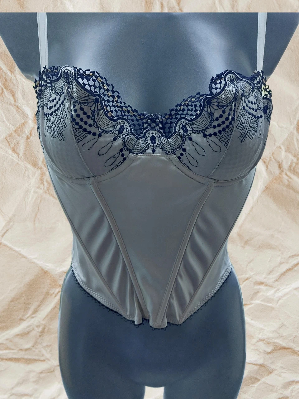 Bustier satiné et broderie, au look romantique Taille S/M
